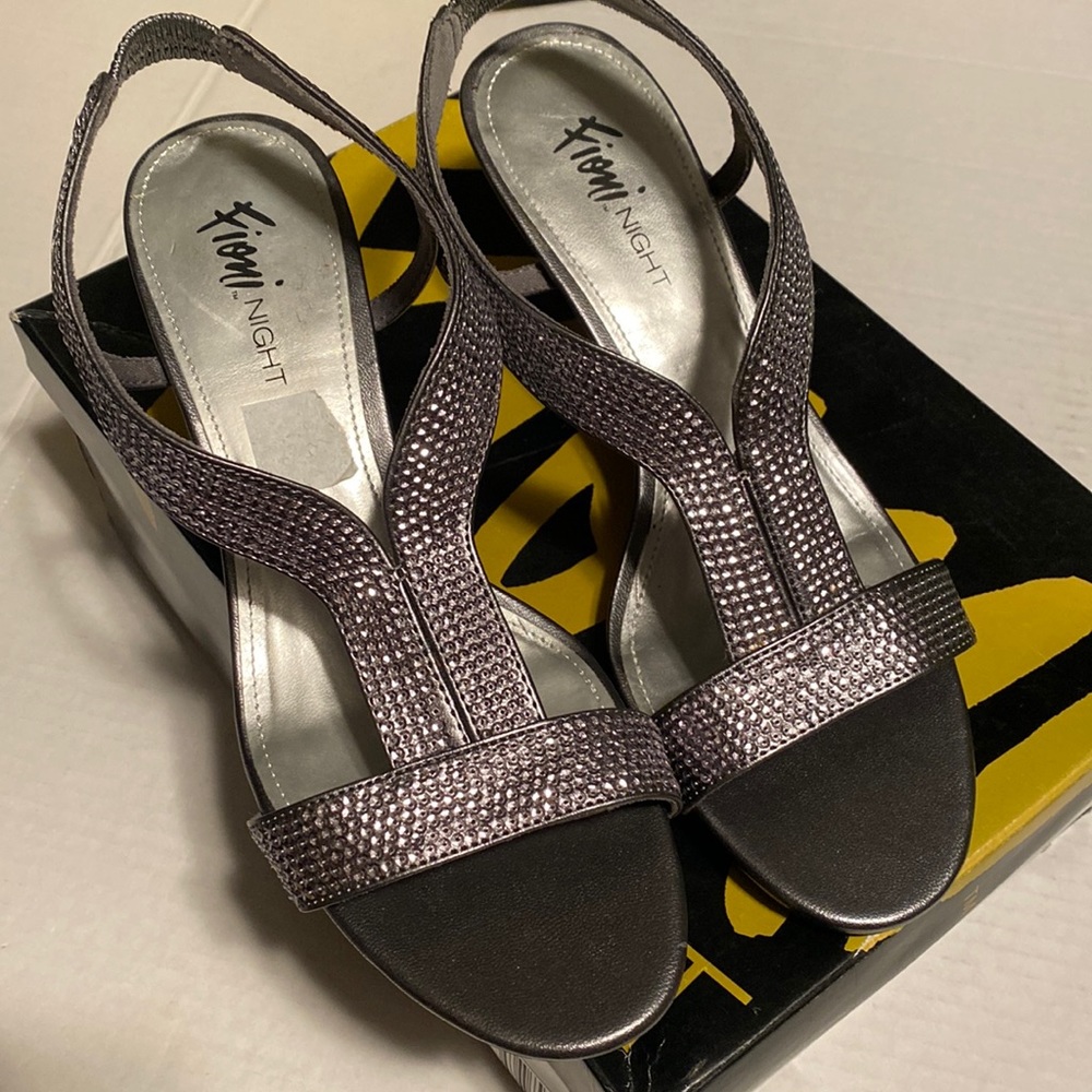 FIONI NIGHT JEMMA JEMMA Pewter Healed Sandals Size 9